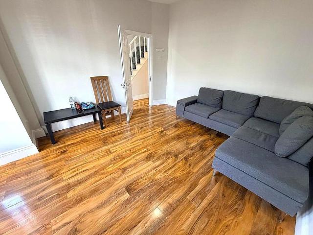 4 bedroom terraced house to rent
