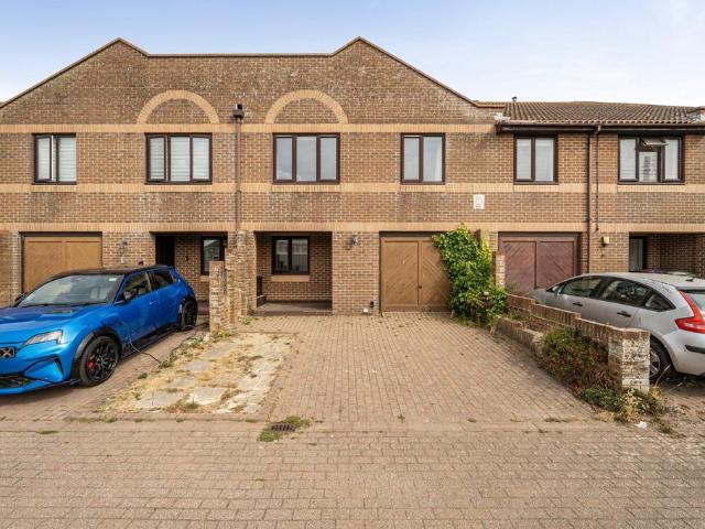 4 bedroom terraced house to rent