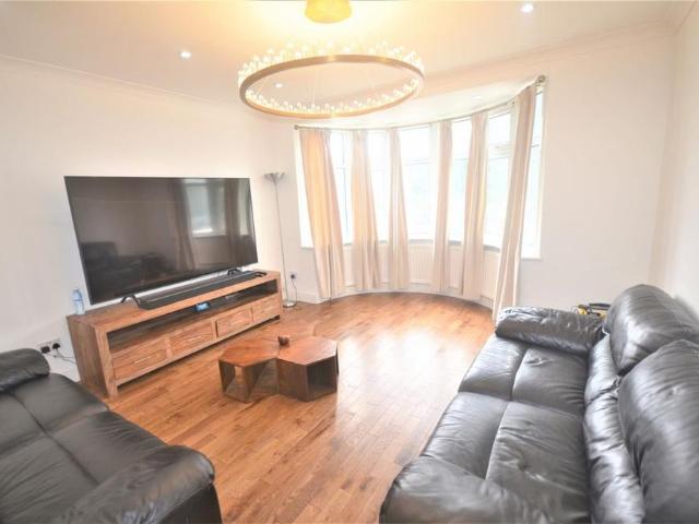 4 bedroom terraced house to rent