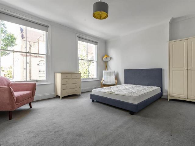 4 bedroom terraced house to rent