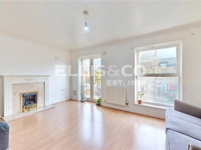 4 bedroom terraced house to rent
