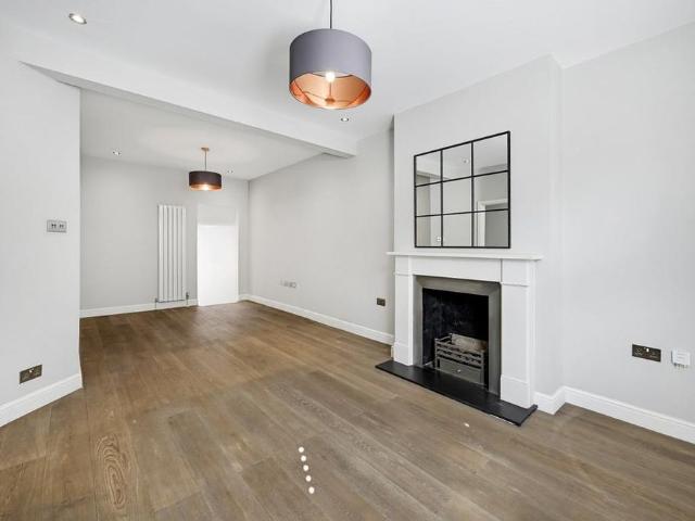 4 bedroom terraced house to rent