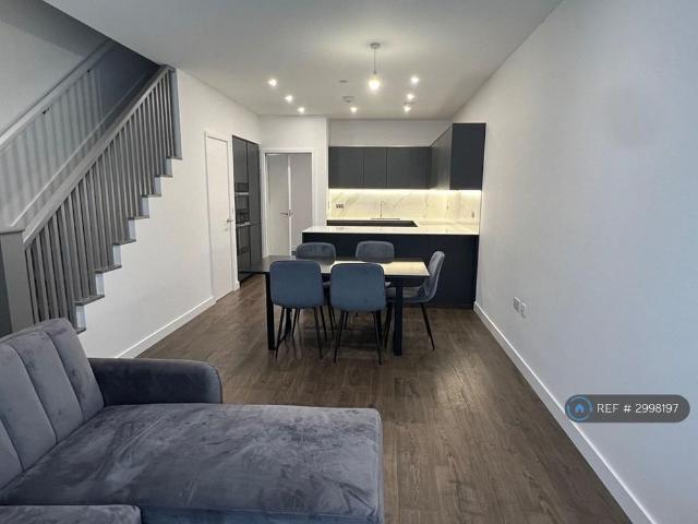 4 bedroom terraced house to rent
