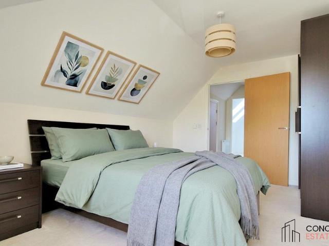 4 bedroom terraced house to rent