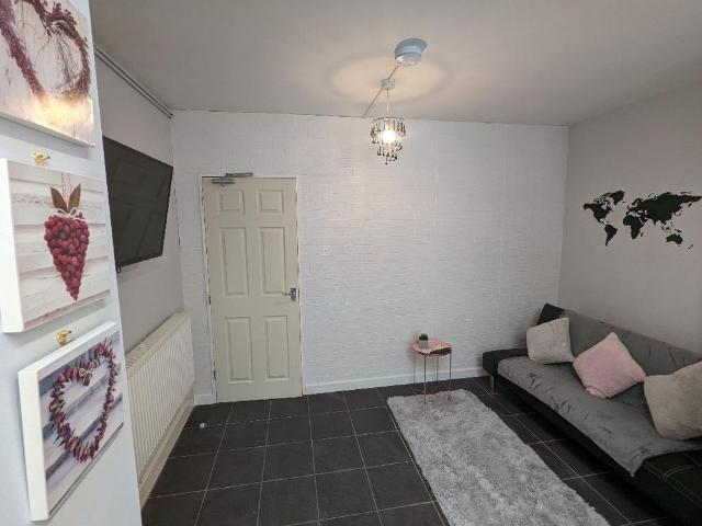 4 bedroom terraced house to rent