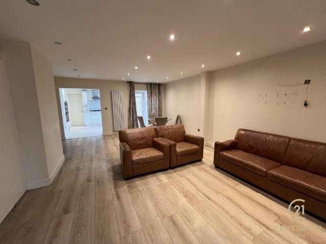 4 bedroom terraced house to rent