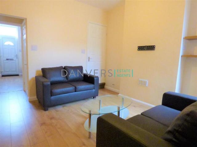 4 bedroom terraced house to rent