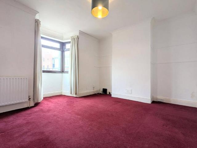 4 bedroom terraced house to rent