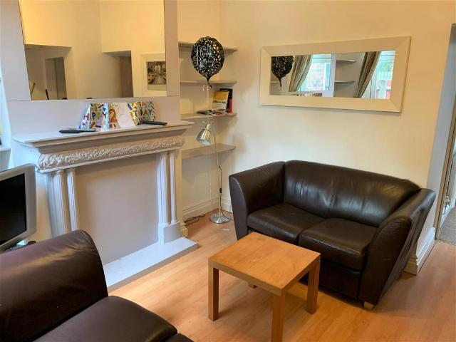 4 bedroom terraced house to rent