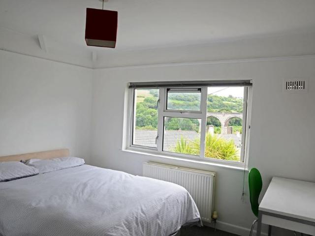 4 bedroom terraced house to rent