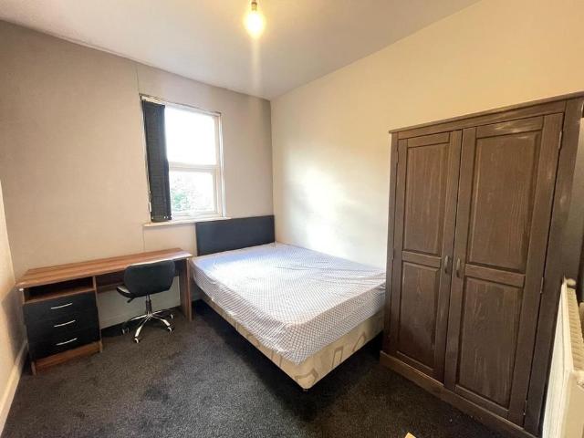 4 bedroom terraced house to rent