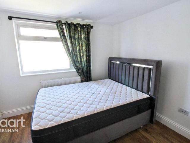4 bedroom terraced house to rent