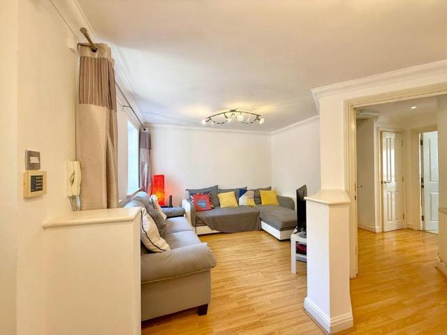 4 bedroom terraced house to rent