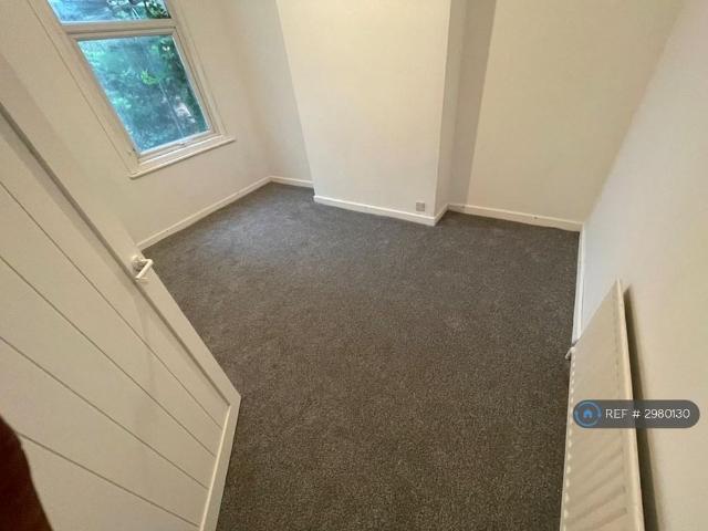 4 bedroom terraced house to rent
