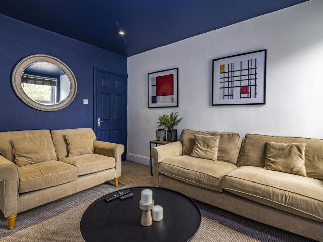 4 bedroom terraced house to rent