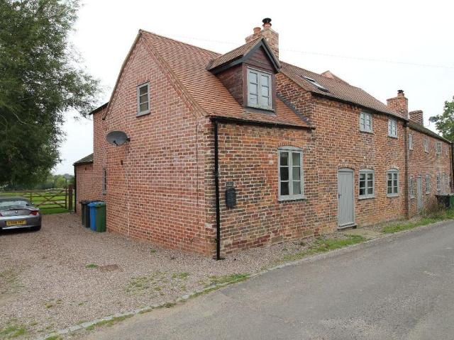 4 bedroom terraced house to rent
