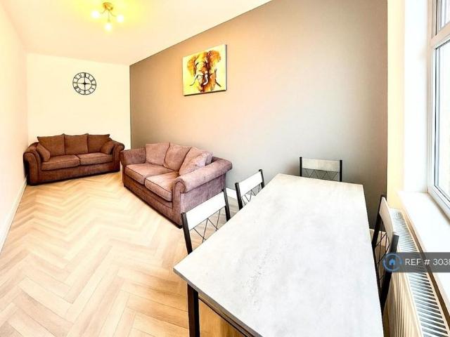 4 bedroom terraced house to rent
