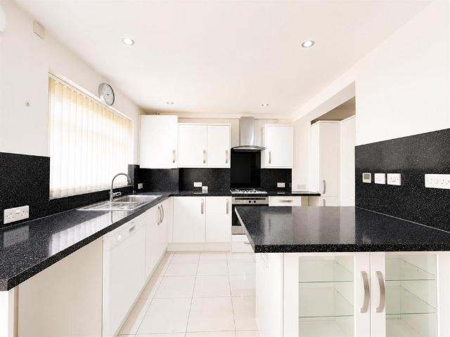 4 bedroom terraced house to rent