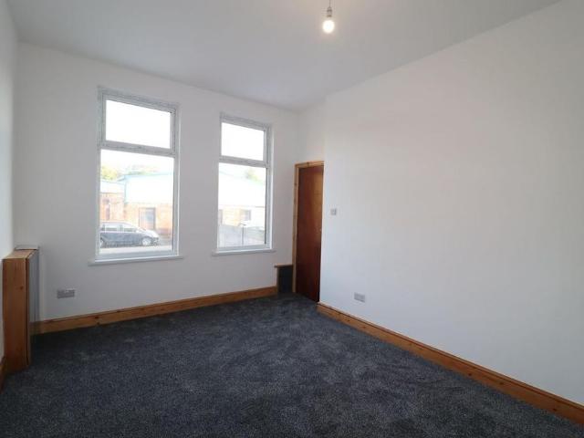 4 bedroom terraced house to rent