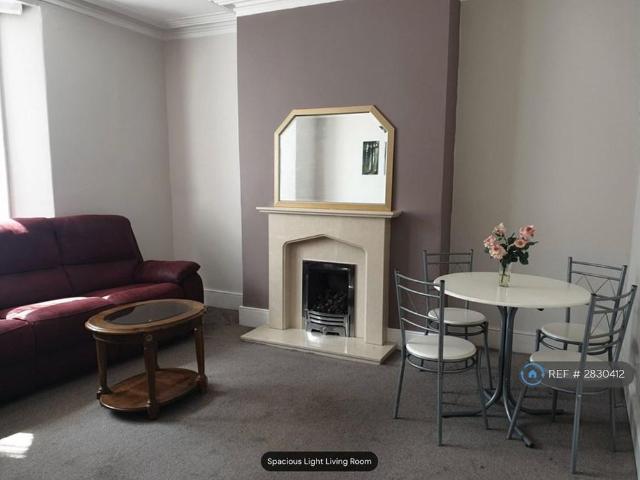 4 bedroom terraced house to rent