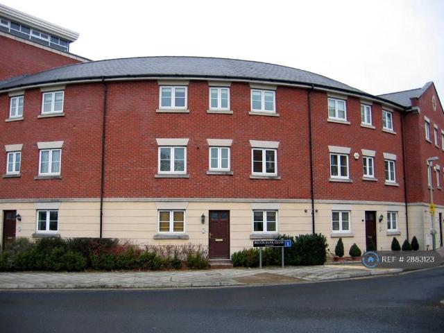 4 bedroom terraced house to rent