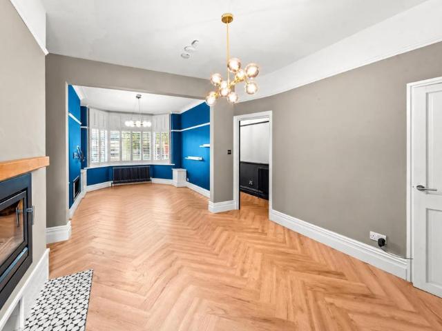 4 bedroom terraced house to rent