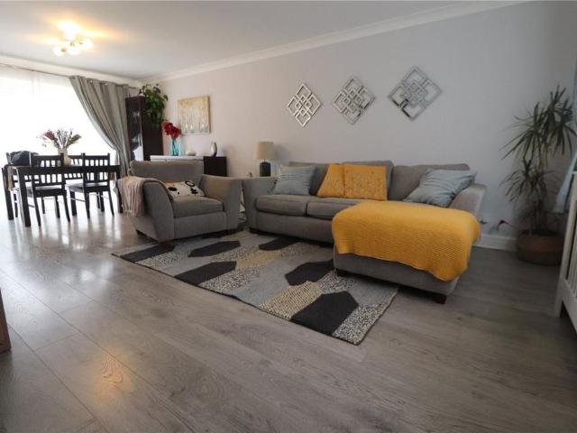 4 bedroom terraced house to rent