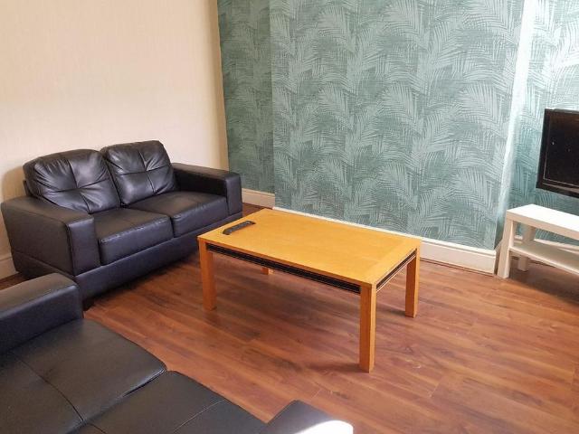4 bedroom terraced house to rent