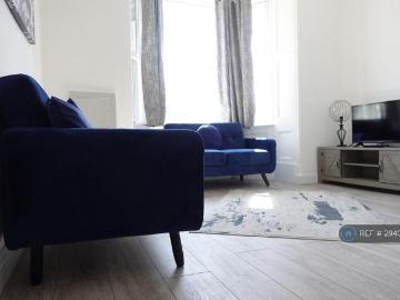 4 bedroom terraced house to rent