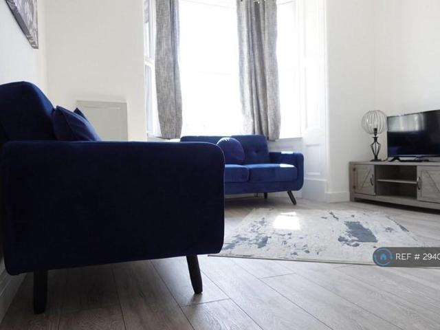 4 bedroom terraced house to rent