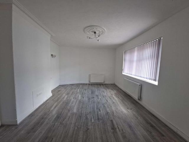 4 bedroom terraced house to rent