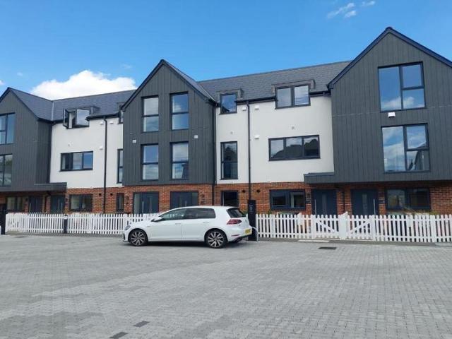 4 bedroom terraced house to rent