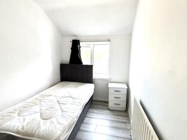 4 bedroom terraced house to rent
