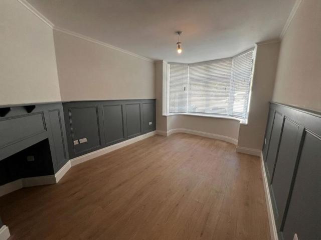4 bedroom terraced house to rent