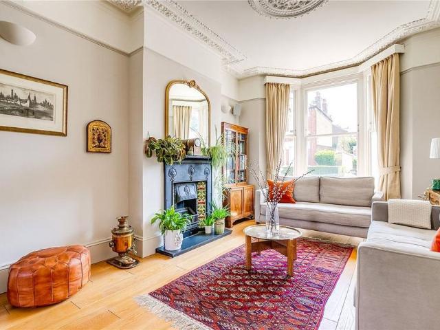 4 bedroom terraced house to rent