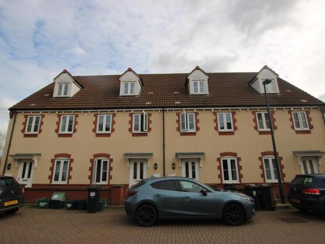 4 bedroom terraced house to rent