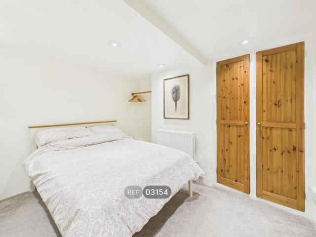 4 bedroom terraced house to rent