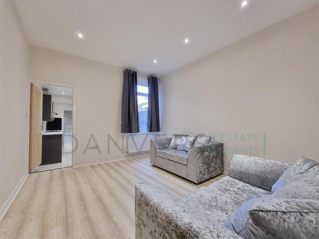 4 bedroom terraced house to rent