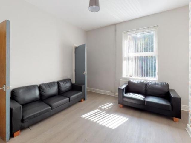 4 bedroom terraced house to rent