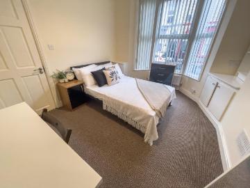 4 bedroom terraced house to rent
