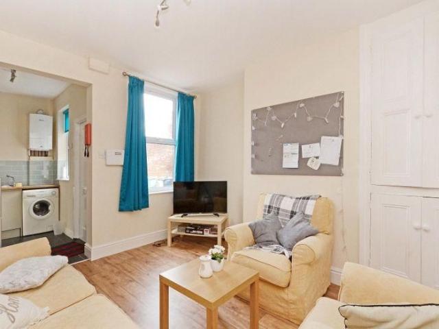 4 bedroom terraced house to rent