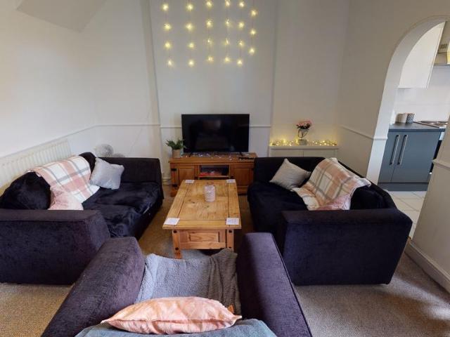 4 bedroom terraced house to rent
