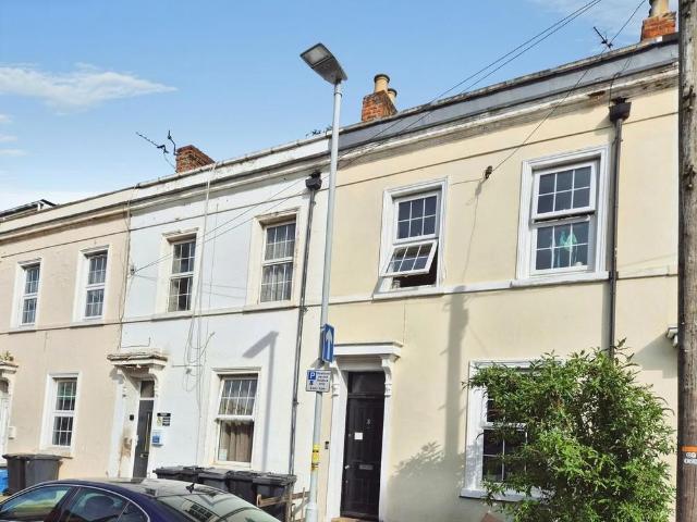 4 bedroom terraced house to rent