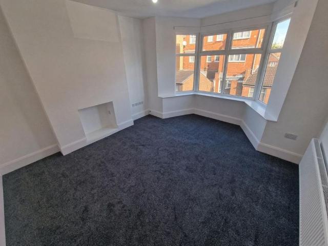 4 bedroom terraced house to rent