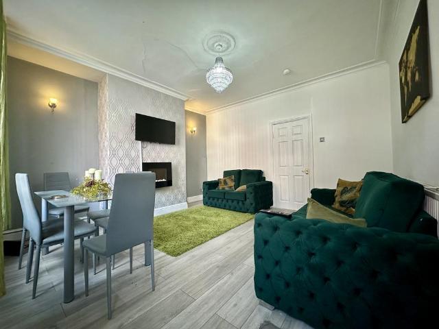 4 bedroom terraced house to rent