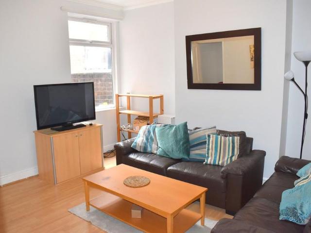 4 bedroom terraced house to rent