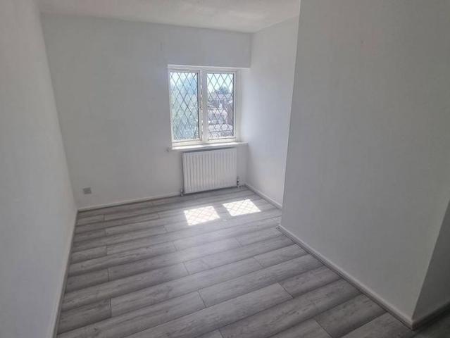 4 bedroom terraced house to rent