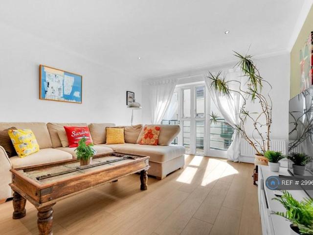 4 bedroom terraced house to rent