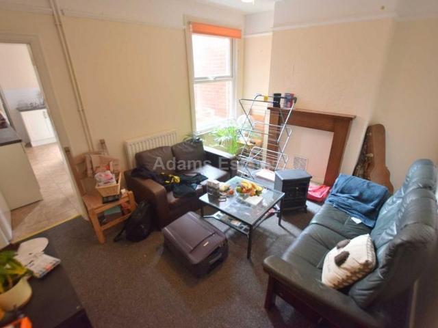 4 bedroom terraced house to rent