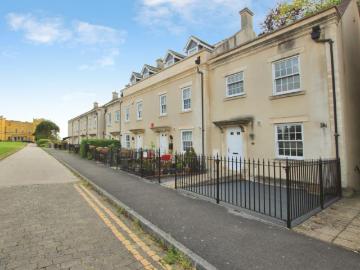 4 bedroom terraced house to rent